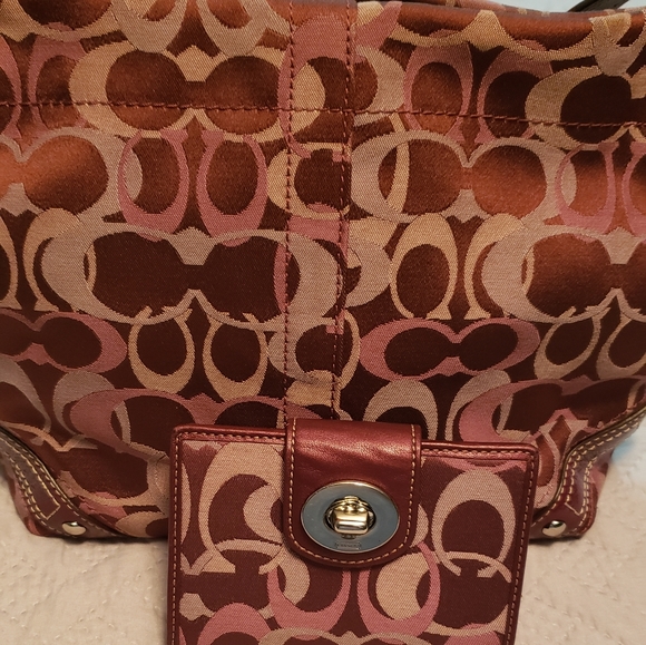 NWT's Large COACH Carly Optic Signature handbag F1 - Picture 7 of 12